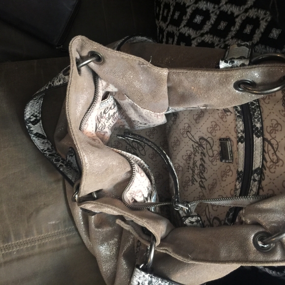 guess purse - Picture 4 of 4